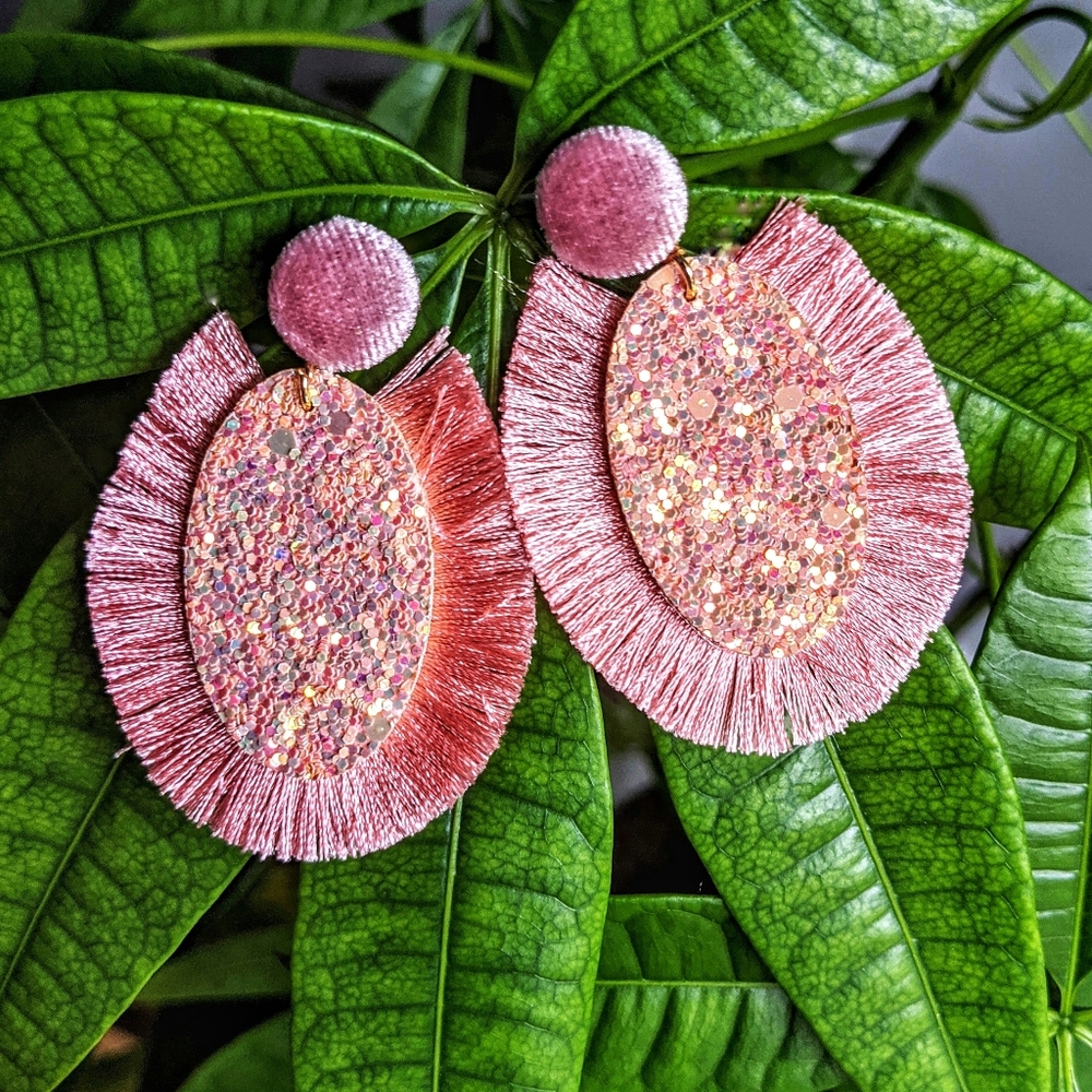 "Peach Fuzz" oval fringe glitz earrings - Picture 1 of 5